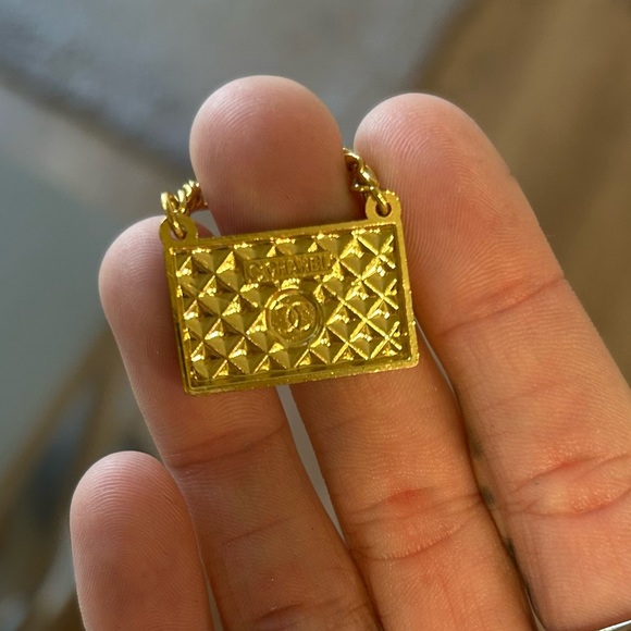 𝐌𝐈𝐍𝐈 𝐂𝐇𝐀𝐍𝐄𝐋 𝐂𝐇𝐀𝐑𝐌 - Picture 5 of 5